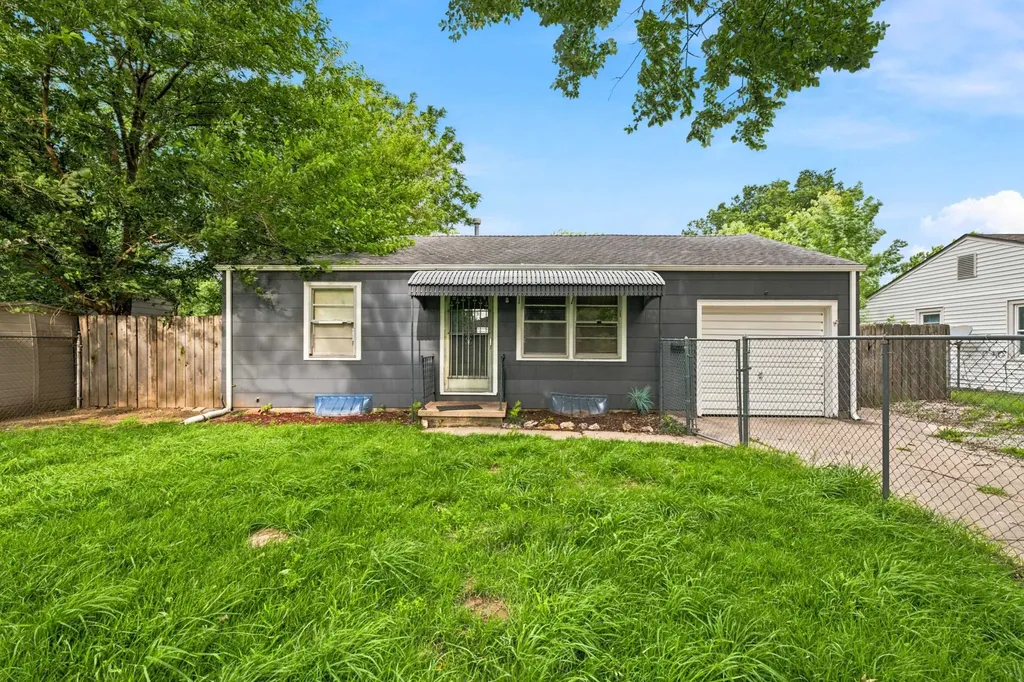 4533 S Oak Avenue Wichita KS 67217