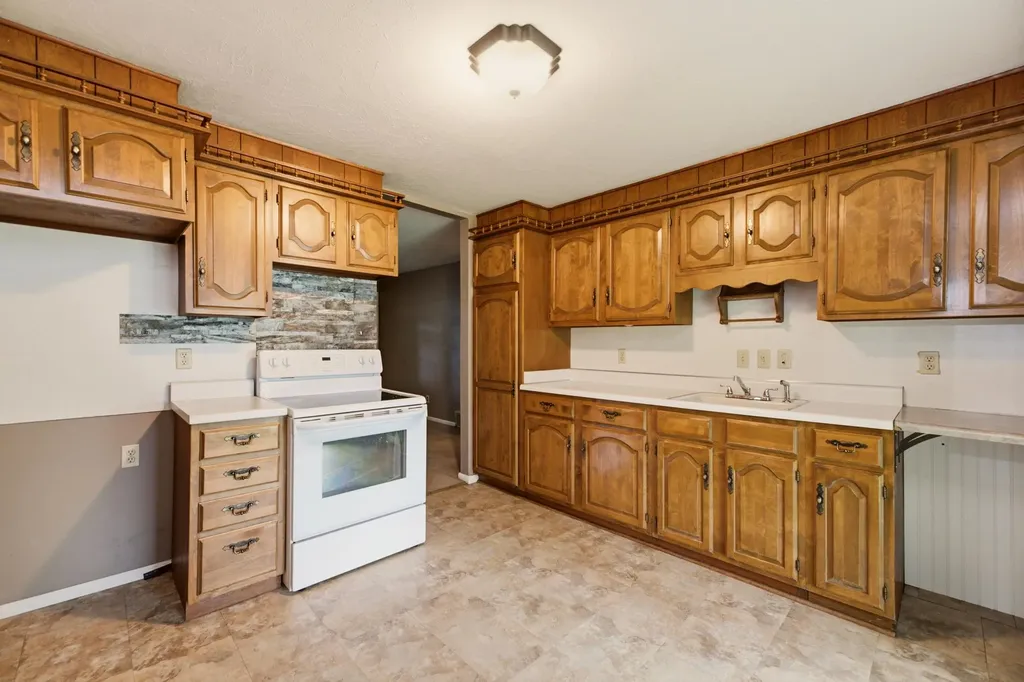 4533 S Oak Avenue Wichita KS 67217