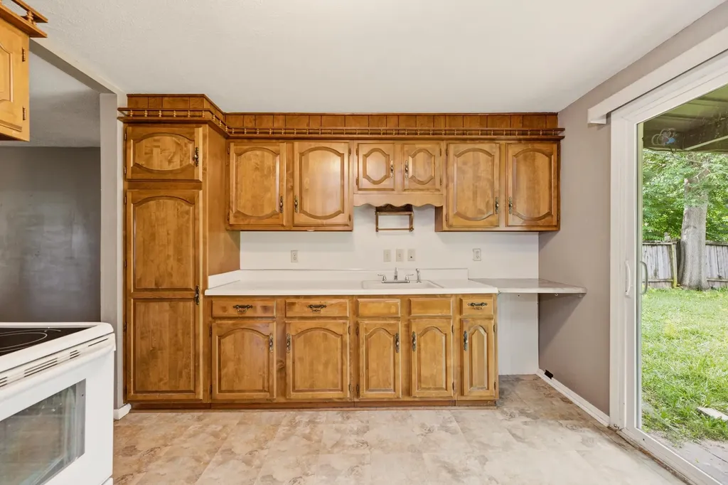 4533 S Oak Avenue Wichita KS 67217