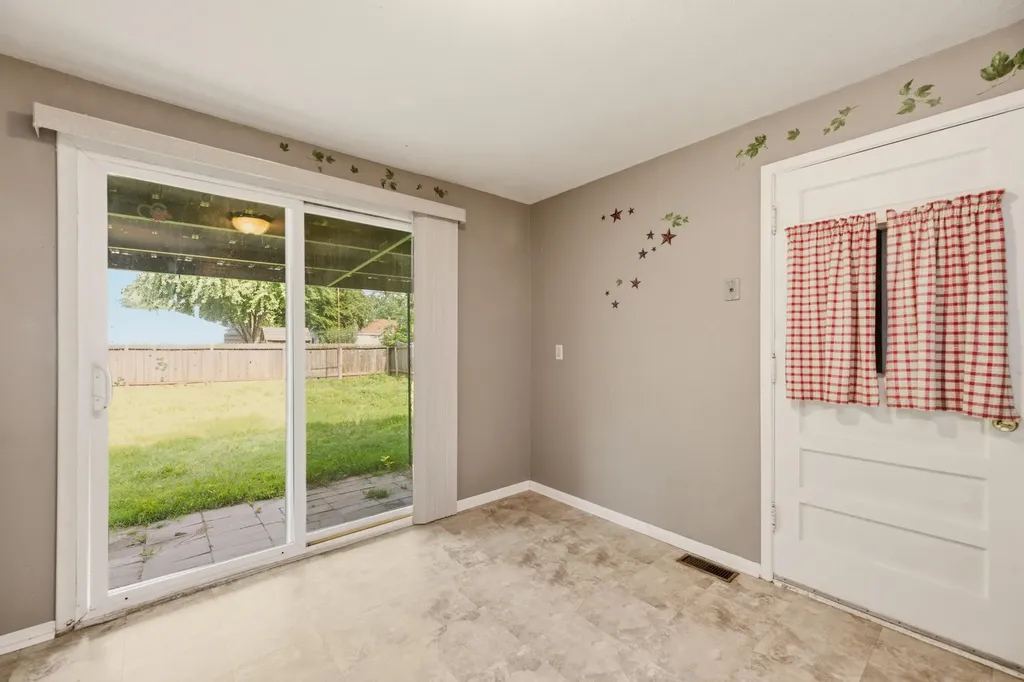 4533 S Oak Avenue Wichita KS 67217