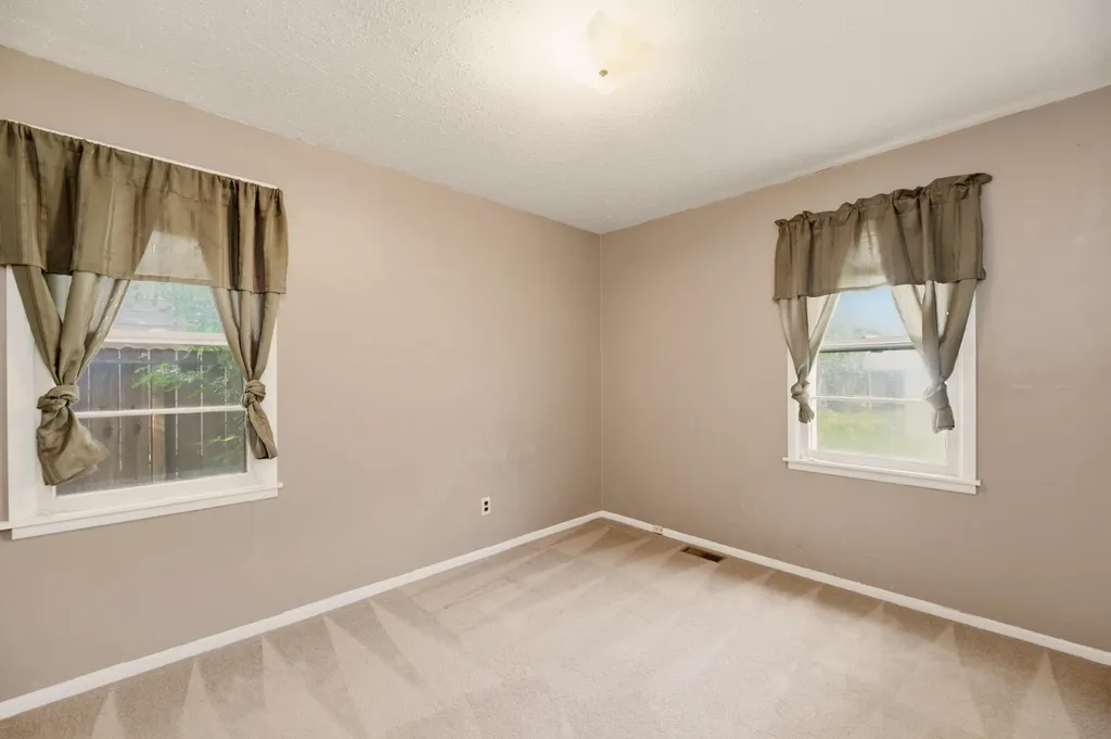 4533 S Oak Avenue Wichita KS 67217