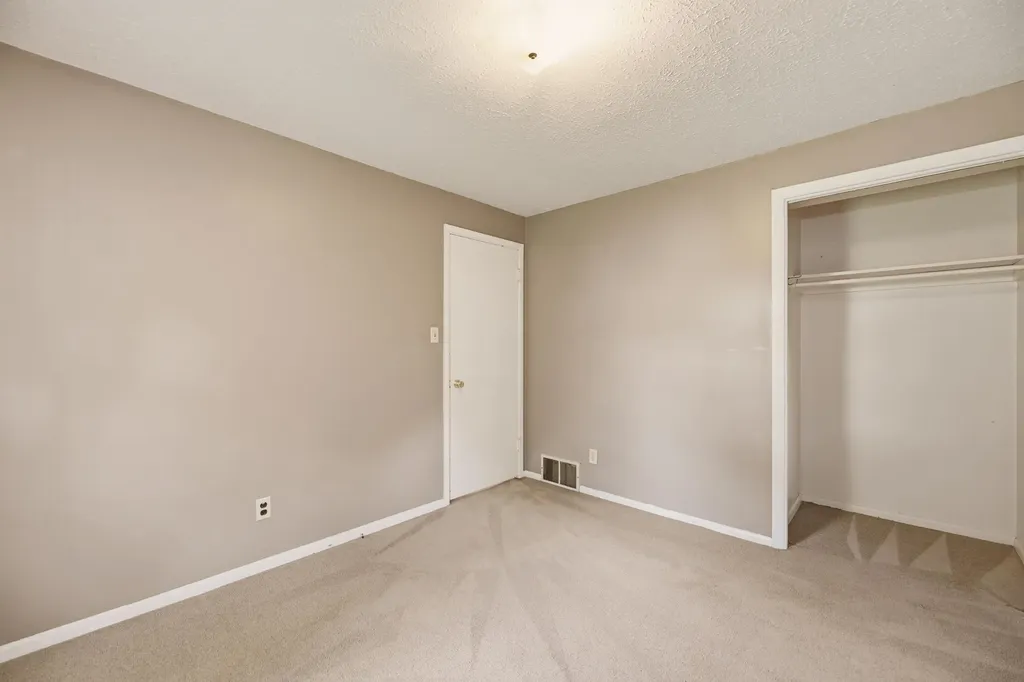 4533 S Oak Avenue Wichita KS 67217