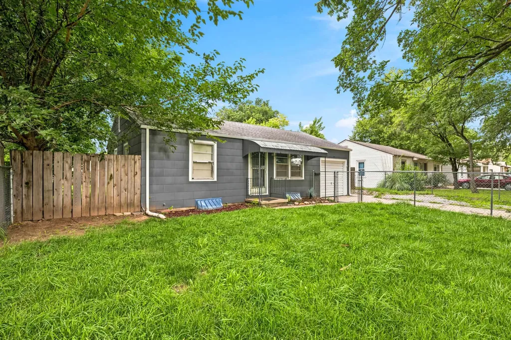 4533 S Oak Avenue Wichita KS 67217