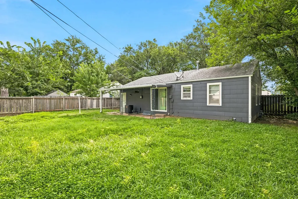 4533 S Oak Avenue Wichita KS 67217
