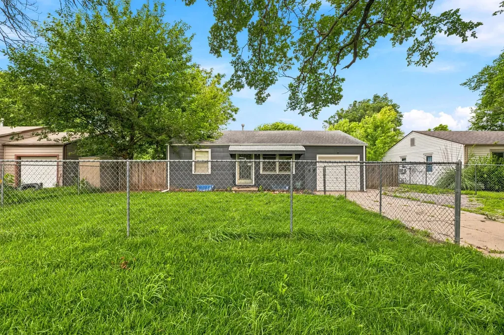 4533 S Oak Avenue Wichita KS 67217