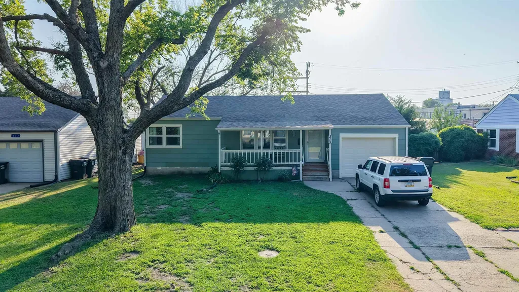 215 Spruce Halstead KS 67056