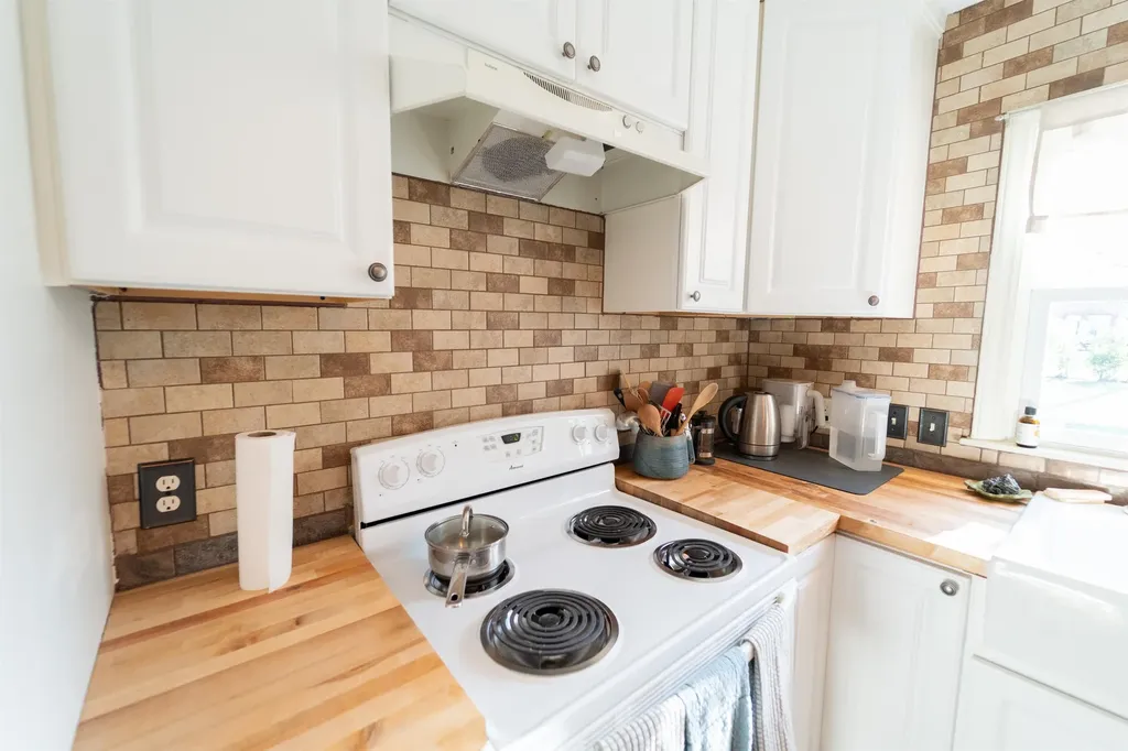 215 Spruce Halstead KS 67056