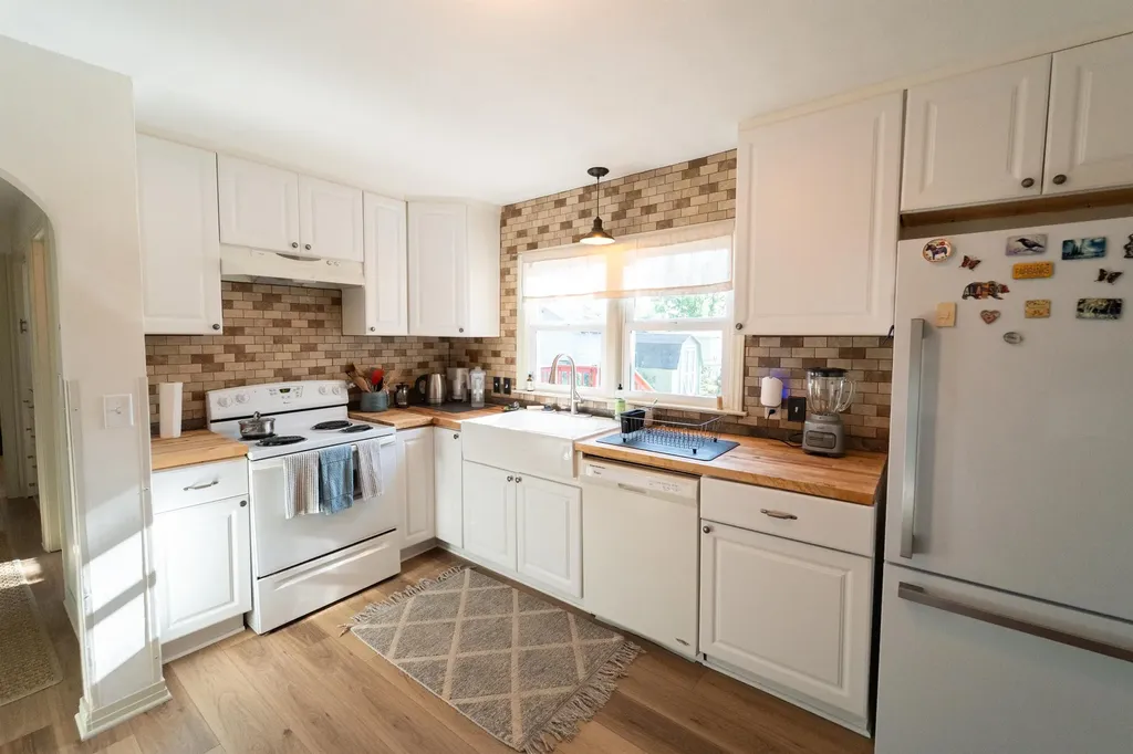215 Spruce Halstead KS 67056