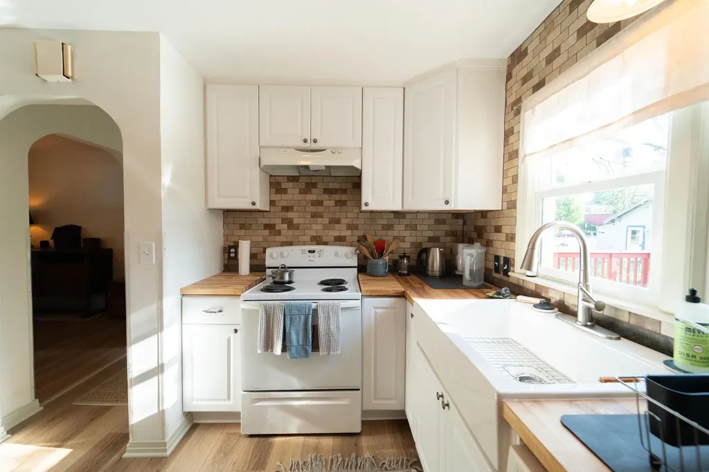 215 Spruce Halstead KS 67056