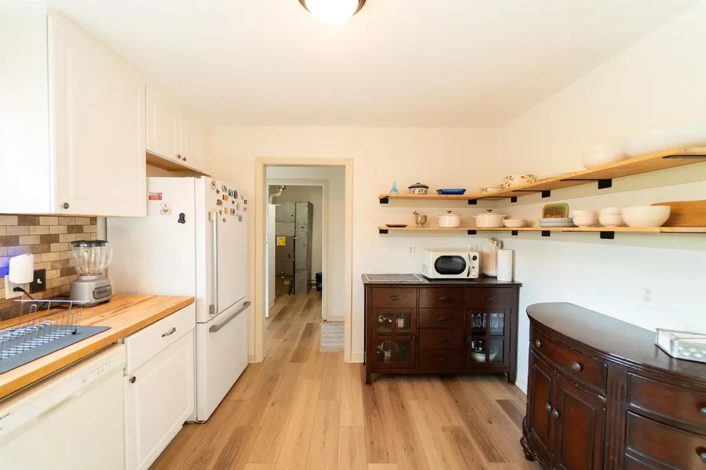215 Spruce Halstead KS 67056