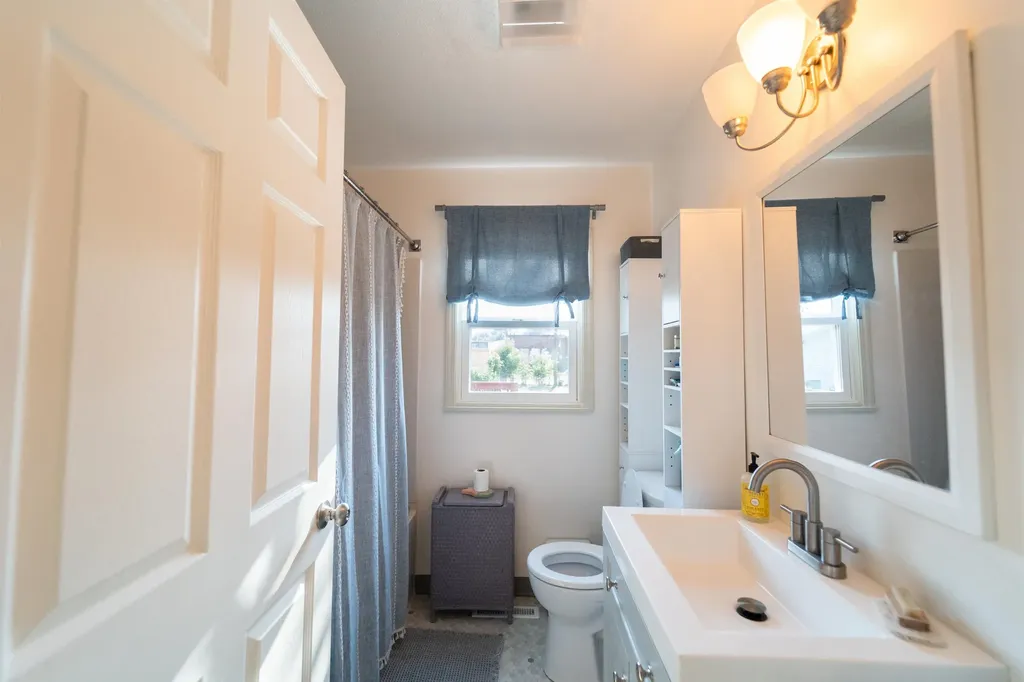 215 Spruce Halstead KS 67056
