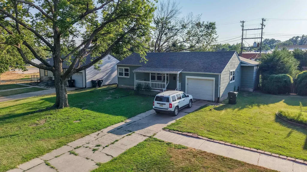 215 Spruce Halstead KS 67056