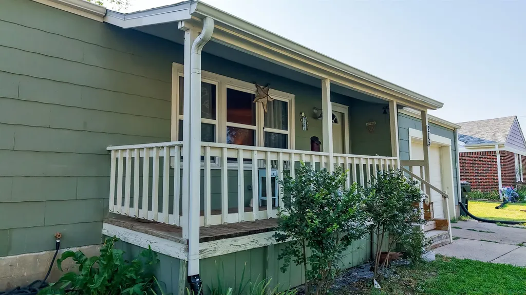 215 Spruce Halstead KS 67056