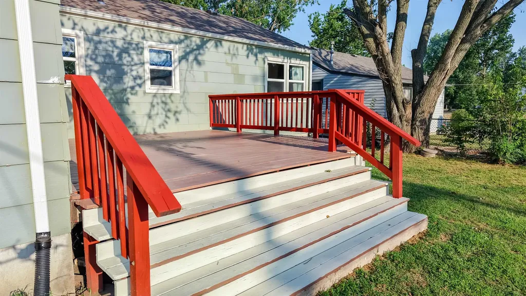 215 Spruce Halstead KS 67056