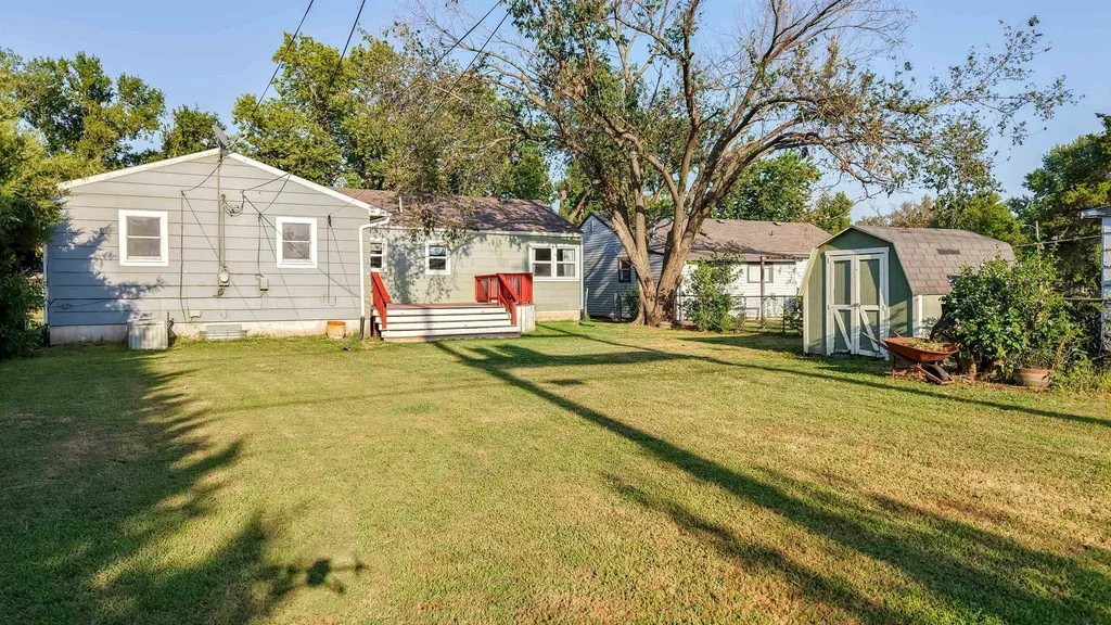 215 Spruce Halstead KS 67056