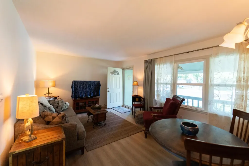 215 Spruce Halstead KS 67056