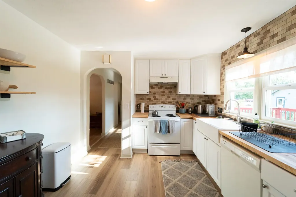 215 Spruce Halstead KS 67056