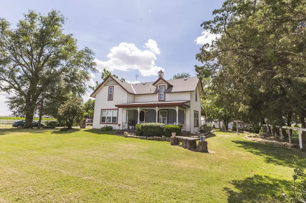 7231 N 263rd Mount Hope KS 67108