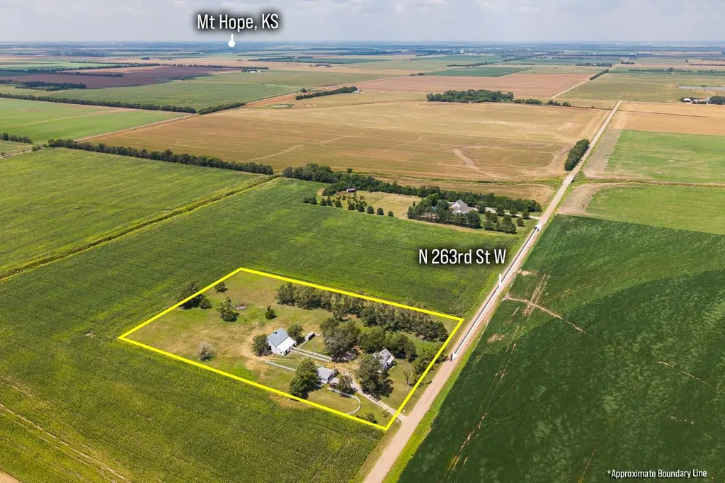 7231 N 263rd Mount Hope KS 67108