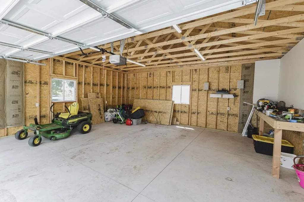 7231 N 263rd Mount Hope KS 67108