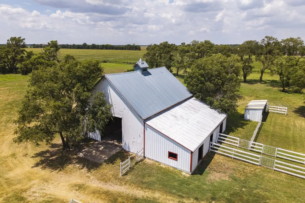 7231 N 263rd Mount Hope KS 67108
