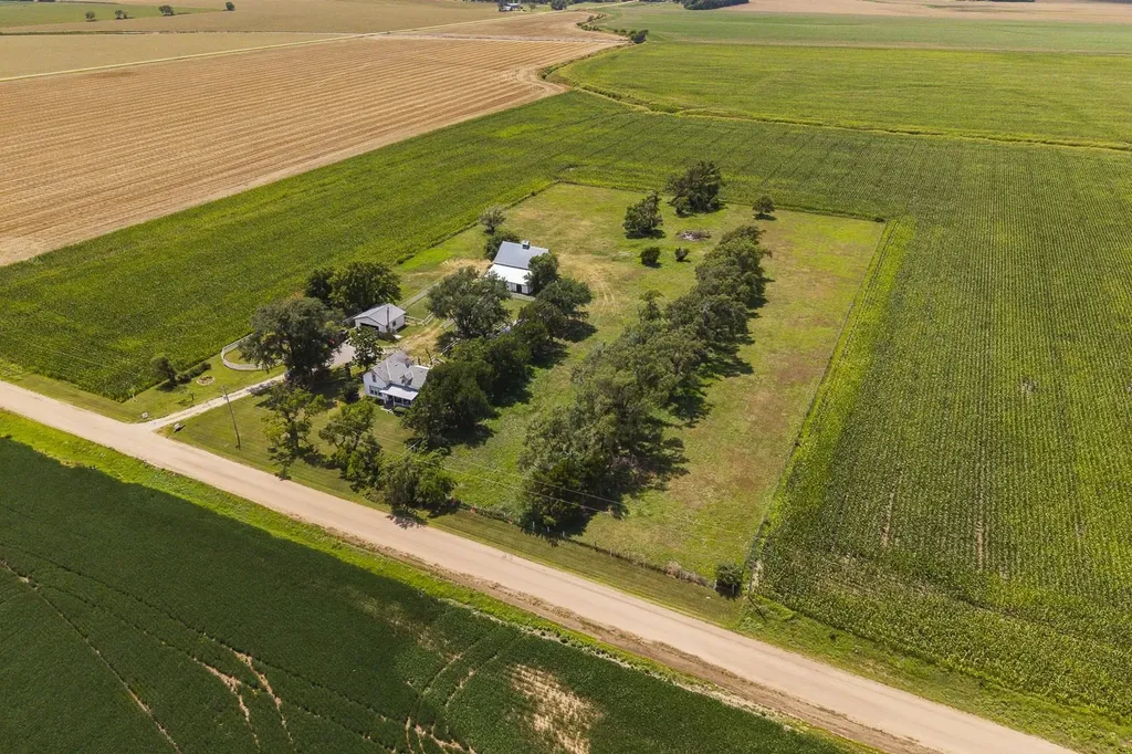 7231 N 263rd Mount Hope KS 67108