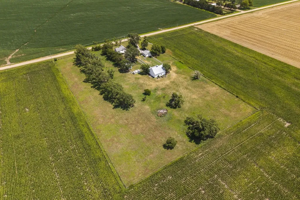 7231 N 263rd Mount Hope KS 67108