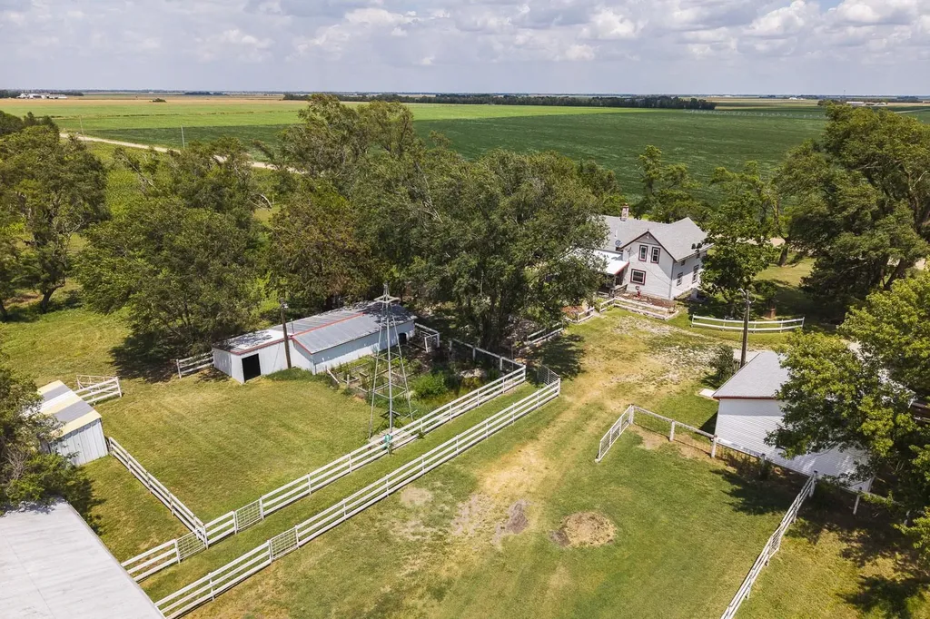 7231 N 263rd Mount Hope KS 67108