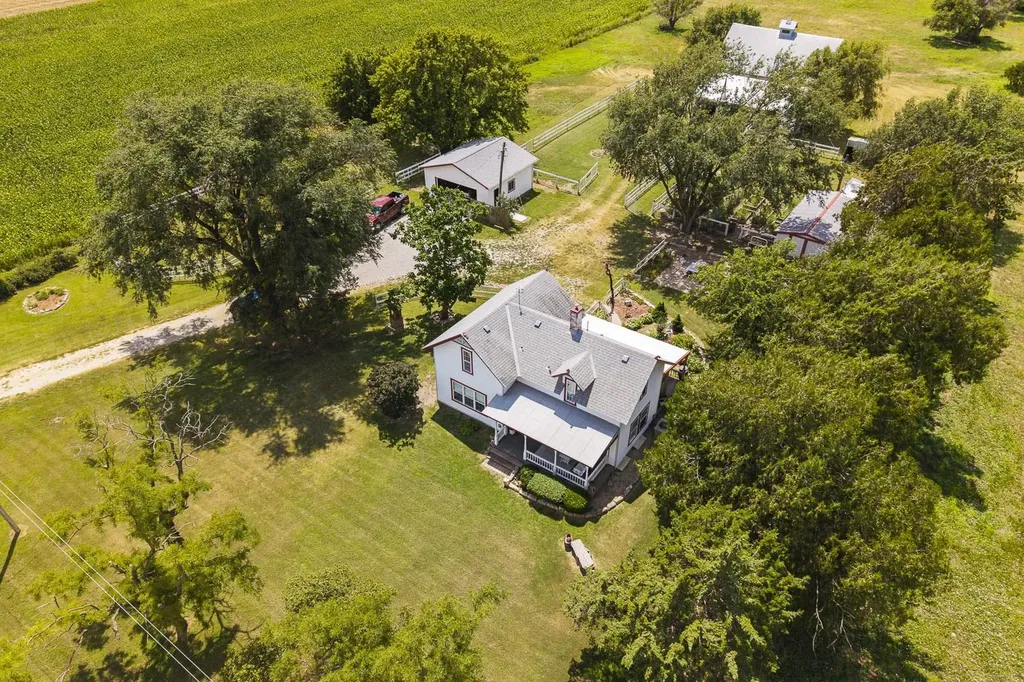 7231 N 263rd Mount Hope KS 67108