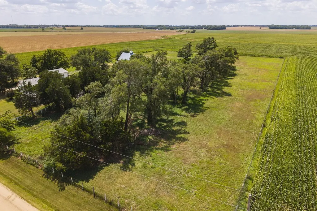 7231 N 263rd Mount Hope KS 67108