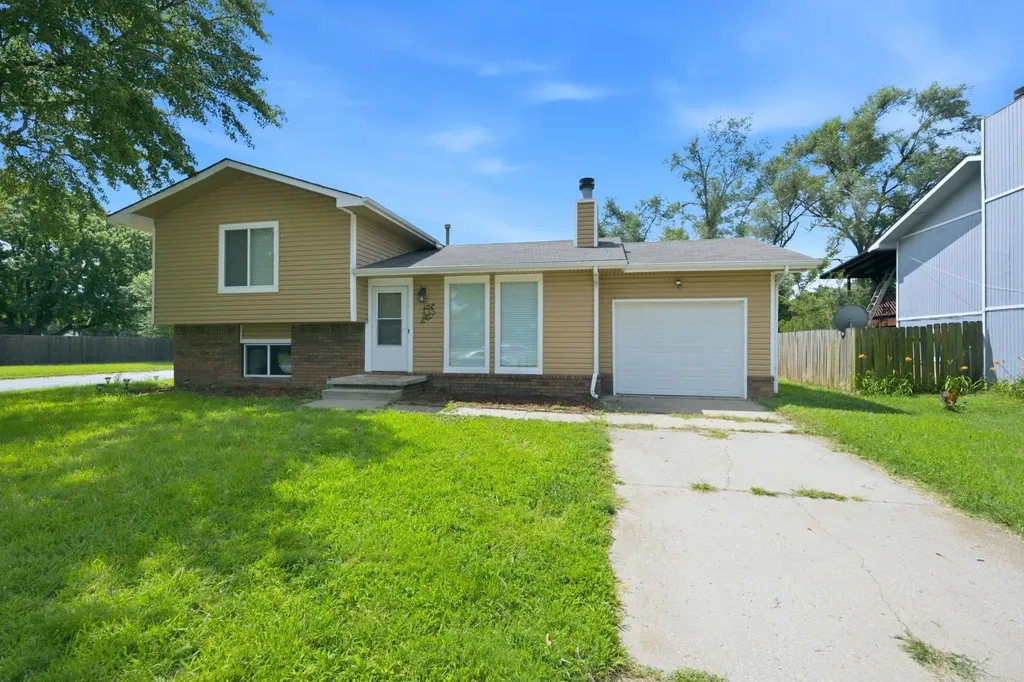 435 E Campus Street Wichita KS 67216