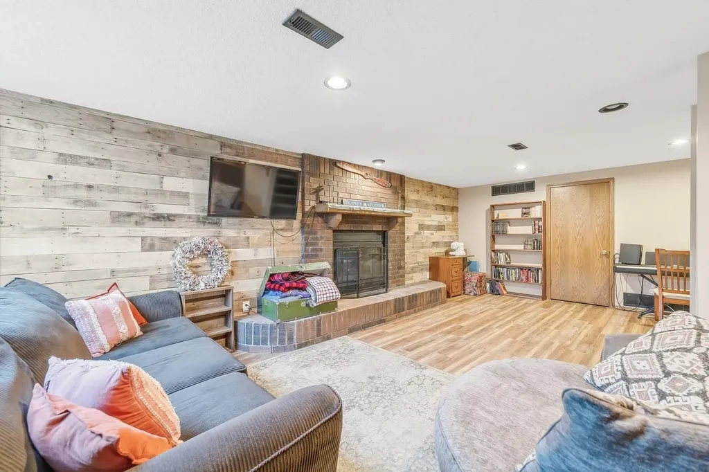 1150 S Burrus Street Wichita KS 67207