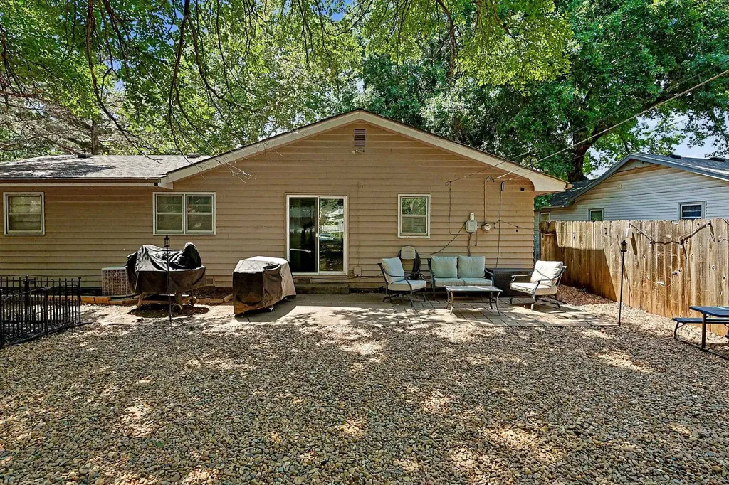 1314 N Westview Drive Derby KS 67037