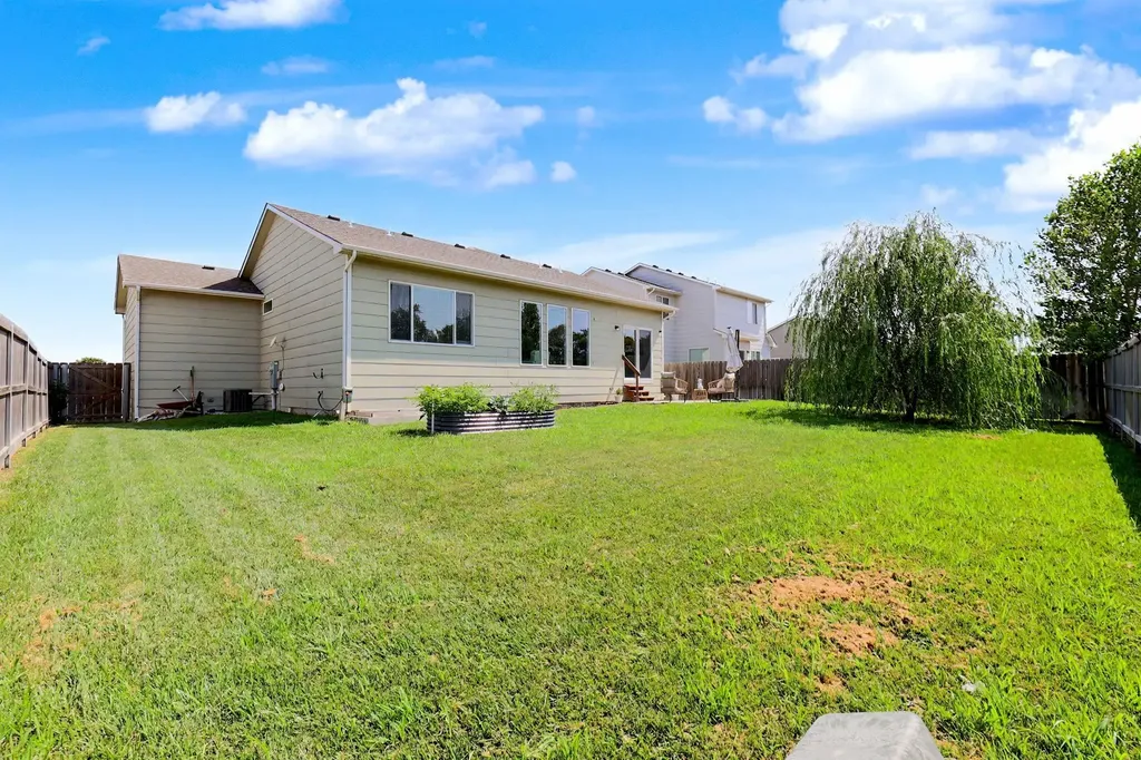 1125 E Prairie Hill Circle Park City KS 67219