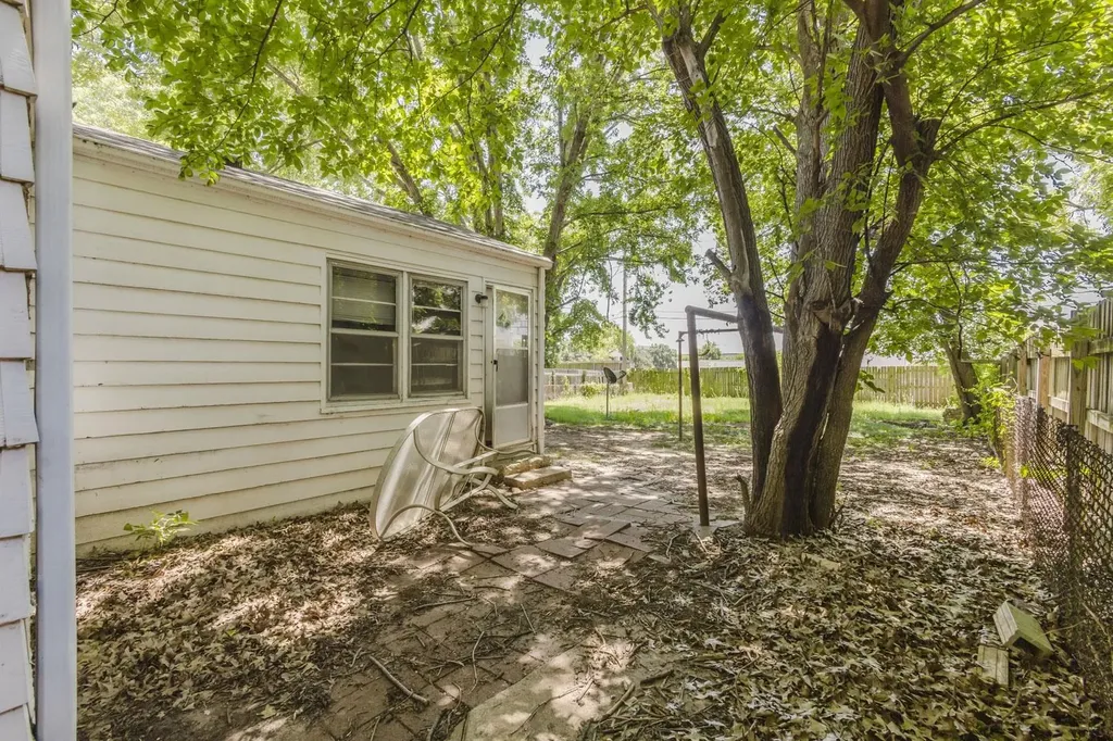 3807 Grail Wichita KS 67218