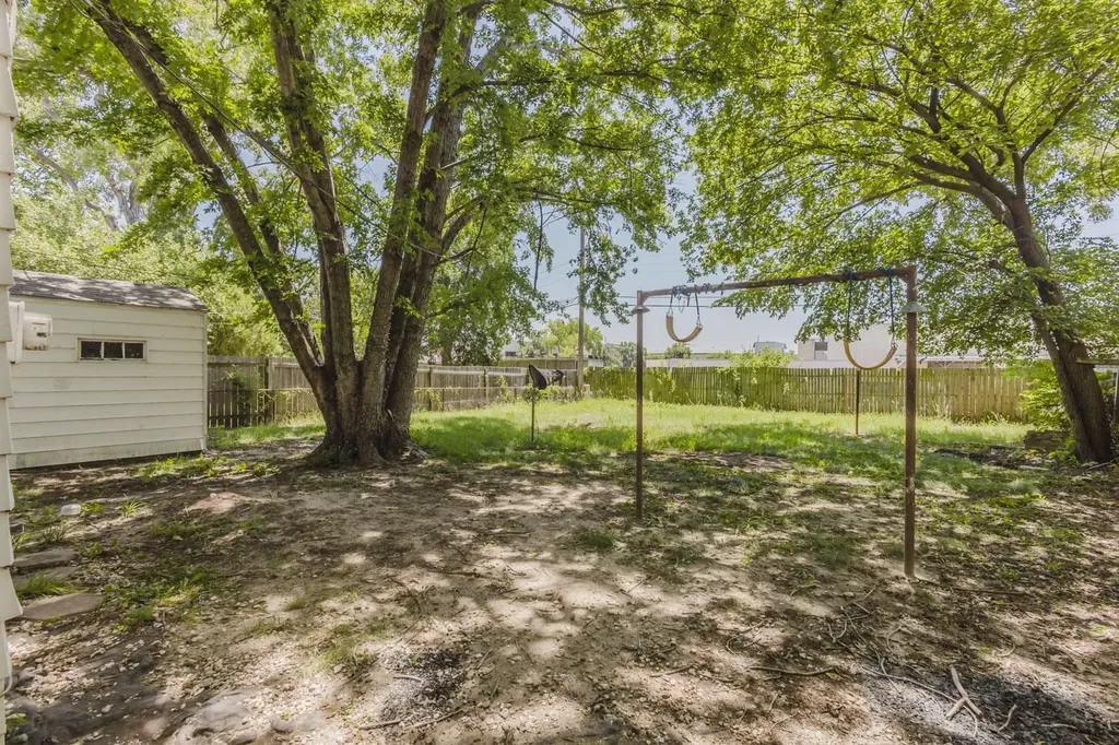 3807 Grail Wichita KS 67218
