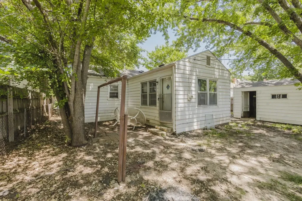 3807 Grail Wichita KS 67218