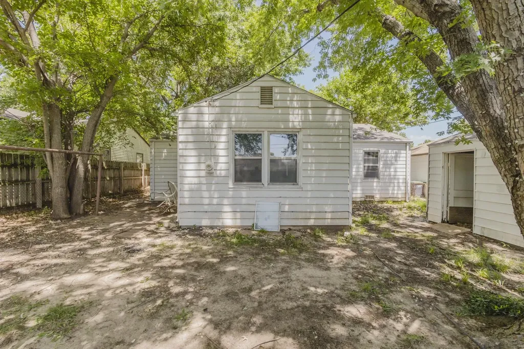 3807 Grail Wichita KS 67218