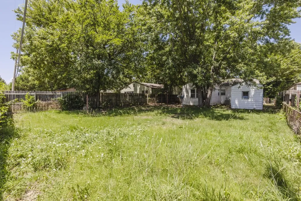 3807 Grail Wichita KS 67218