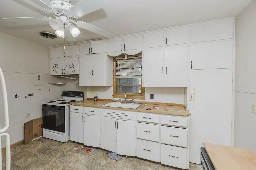 3807 Grail Wichita KS 67218