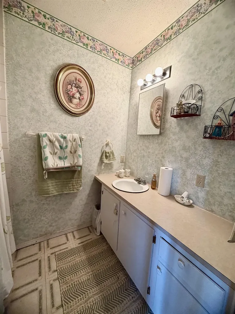 133 Tiffany Lane Eureka KS 67045