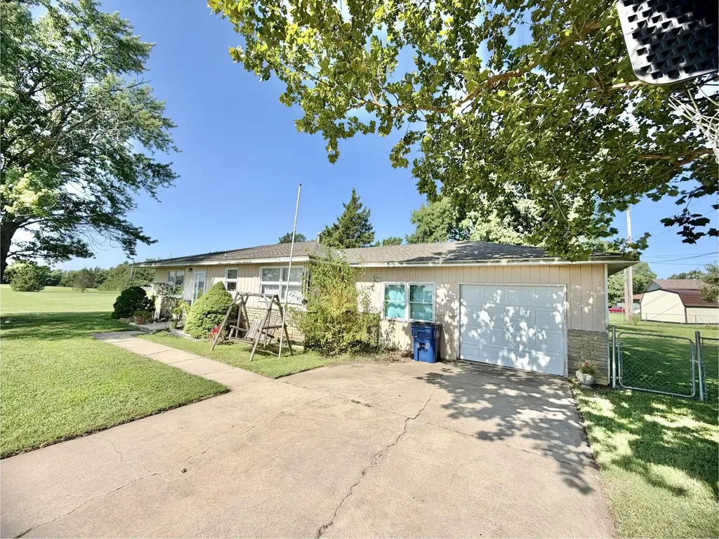 133 Tiffany Lane Eureka KS 67045