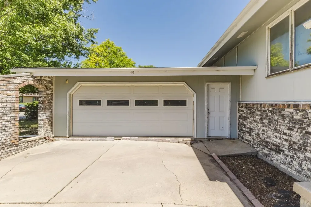 8606 E Cherry Creek Wichita KS 67207