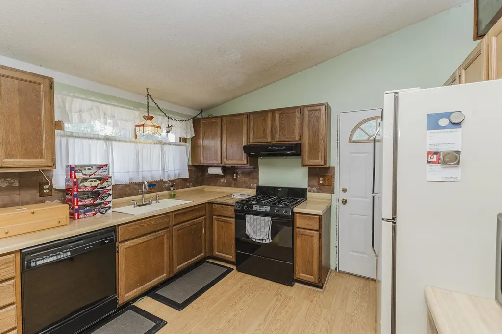 8606 E Cherry Creek Wichita KS 67207