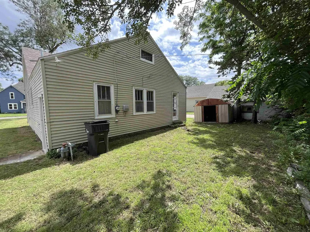 302 SW 3rd Newton KS 67114