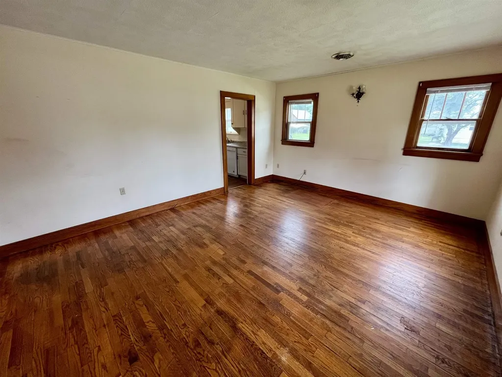 302 SW 3rd Newton KS 67114