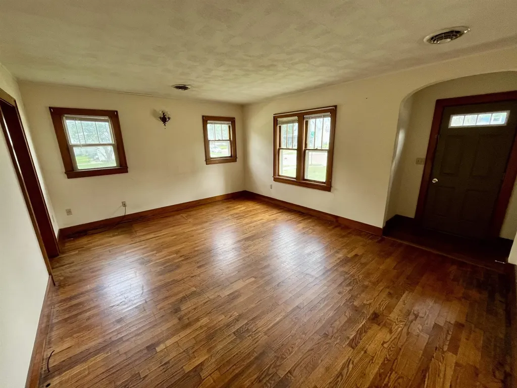 302 SW 3rd Newton KS 67114