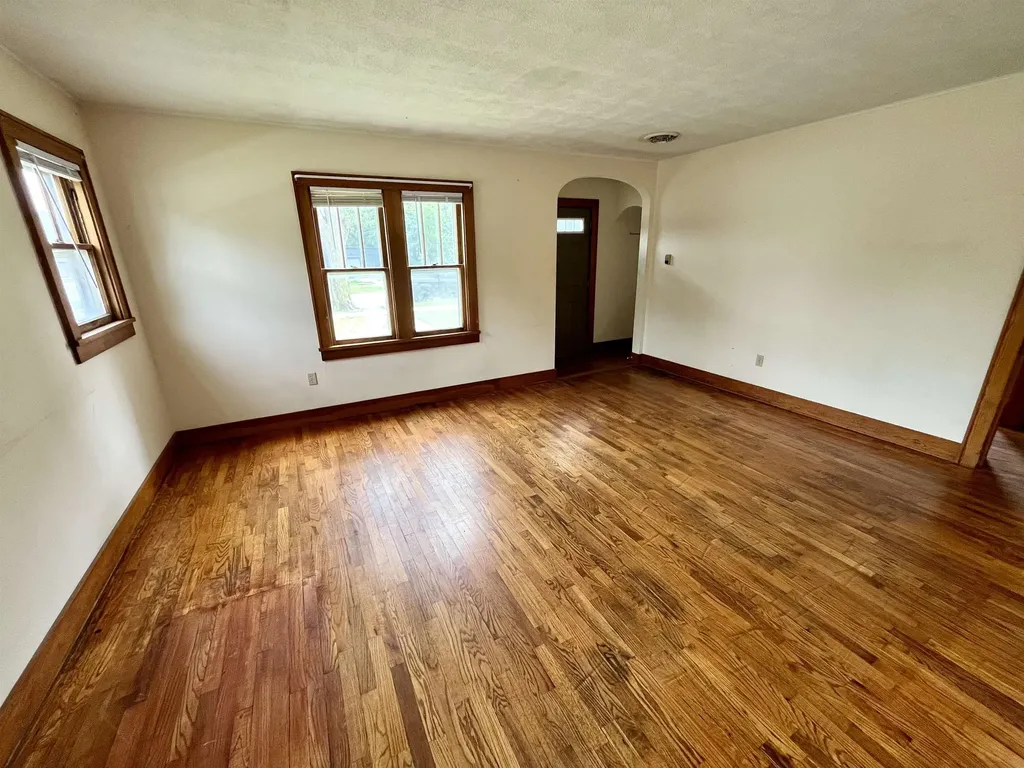 302 SW 3rd Newton KS 67114