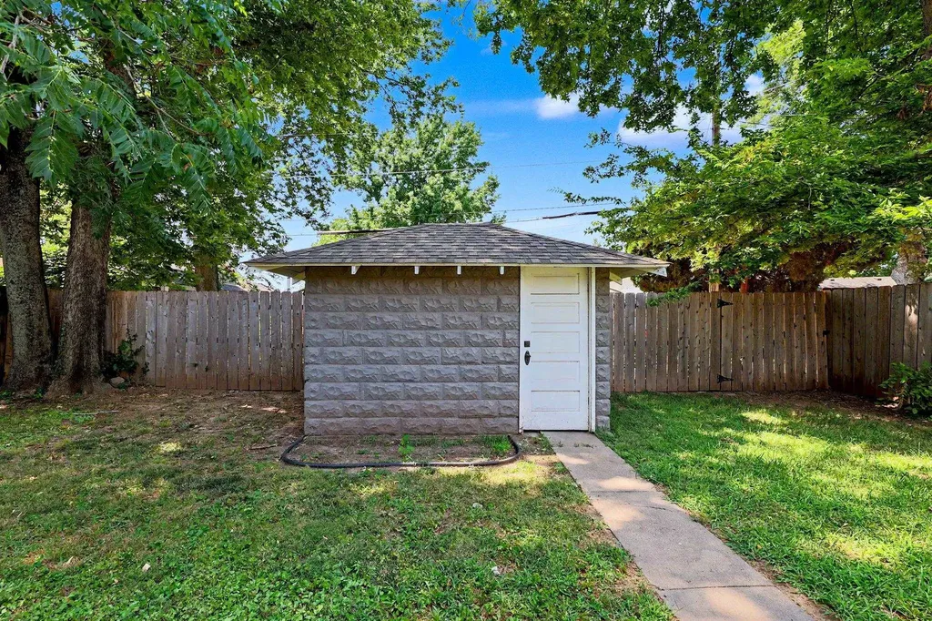 807 N Gilman Avenue Wichita KS 67203