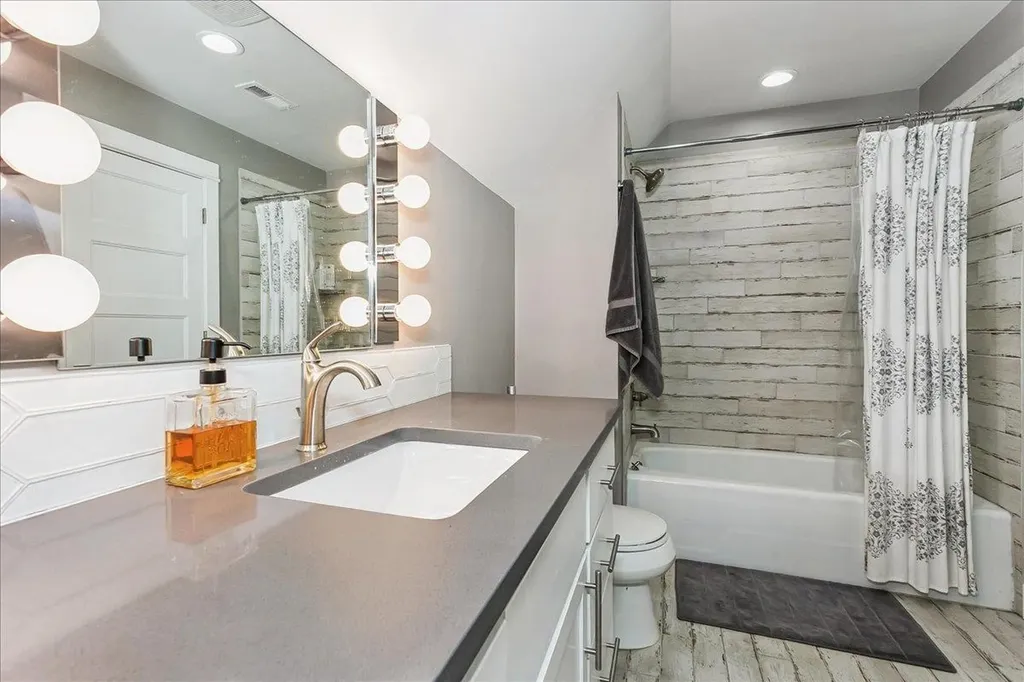 125 Post Oak Wichita KS 67206